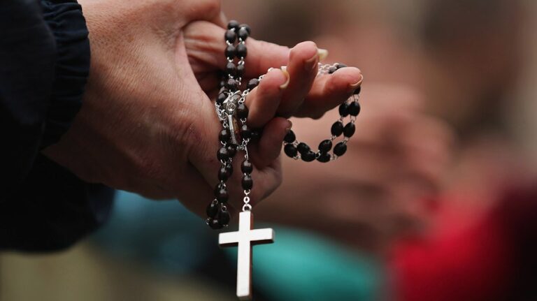 Jueza federal suspende obligación de monjas en Nueva York frente a ley de suicidio asistido