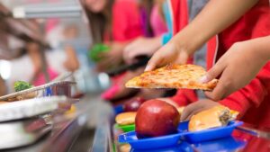 Estados Unidos impulsa alimentos reales en los almuerzos escolares para mejorar la salud infantil