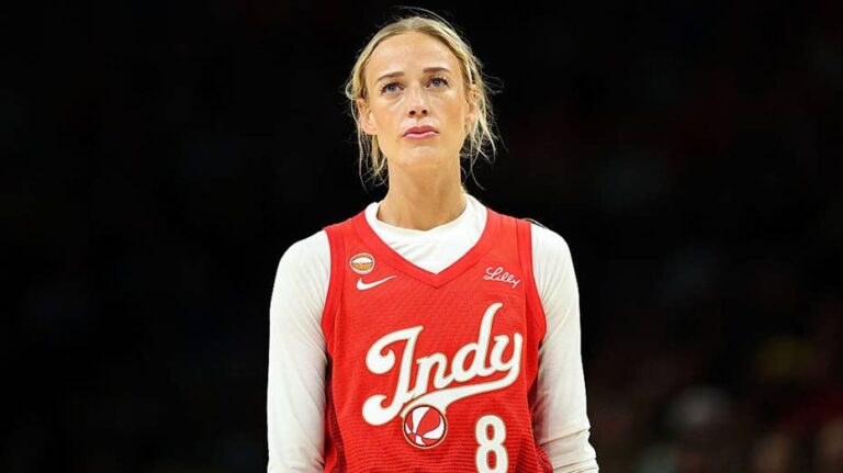 Sophie Cunningham defiende su postura sobre atletas trans en deportes femeninos