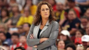 Entrenadora de Indiana Fever minimiza conflicto verbal entre Enes Kanter Freedom y Natasha Cloud en la WNBA