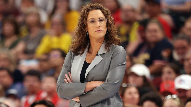 Entrenadora de Indiana Fever minimiza conflicto verbal entre Enes Kanter Freedom y Natasha Cloud en la WNBA