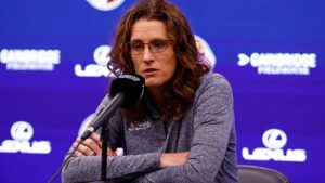 Entrenador del Phoenix Mercury defiende a Stephanie White ante críticas en la WNBA