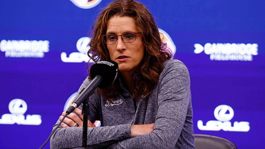 Entrenador del Phoenix Mercury defiende a Stephanie White ante críticas en la WNBA