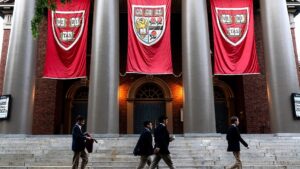Harvard lidera en recepción de fondos extranjeros, aumenta preocupación por vínculos con China