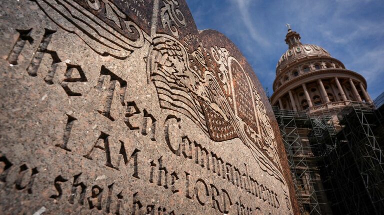 Suprema Corte evaluará exhibición de los Diez Mandamientos en escuelas públicas de Texas