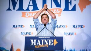 Candidato demócrata a Senado en Maine enfrenta acusaciones familiares y resurge informe policial de 1988