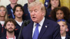 Trump insta al Congreso a aprobar la Ley para proteger los deportes universitarios antes del receso