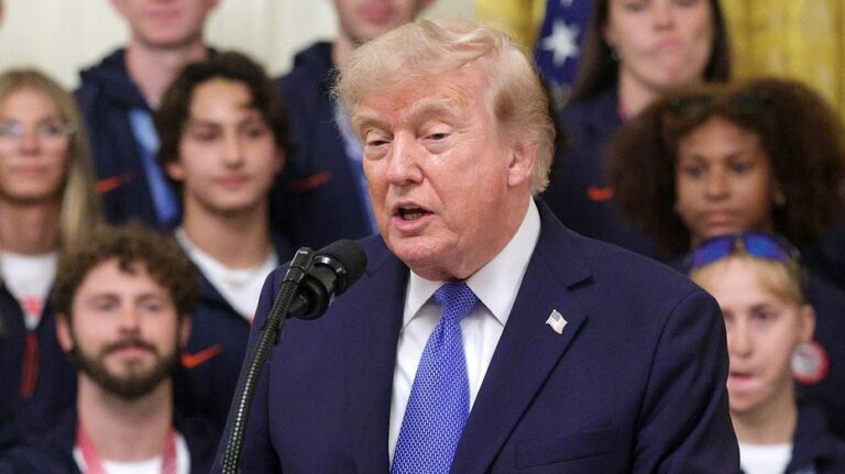 Trump insta al Congreso a aprobar la Ley para proteger los deportes universitarios antes del receso