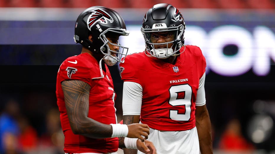 El gesto viral de Michael Penix Jr. con Tua Tagovailoa en la pretemporada de la NFL