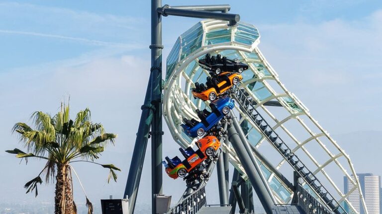 Residentes de Toluca Lake denuncian molestias por los gritos en la nueva montaña rusa de Universal Studios Hollywood