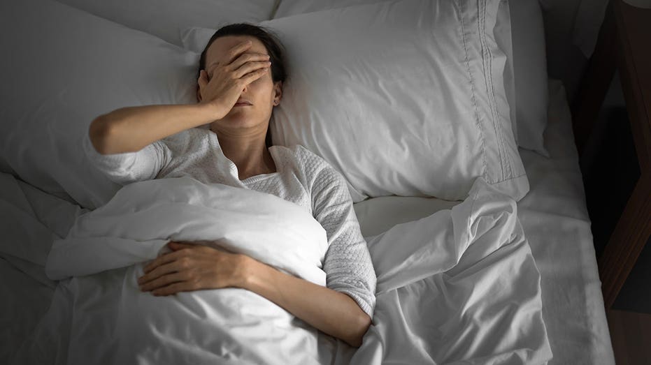 Dormir menos puede aumentar el peso corporal más rápido de lo esperado, revela estudio
