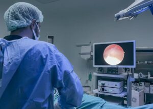 Cirujanos británicos emplean inteligencia artificial en operación cerebral pionera