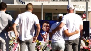Polémica en Utah Valley University por homenaje a Charlie Kirk y protesta estudiantil