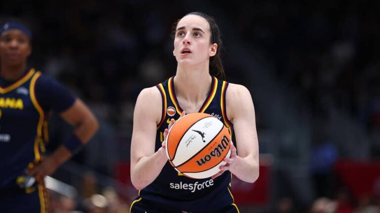 Kelsey Mitchell establece récord de puntos en una temporada de la WNBA con la victoria de Indiana Fever