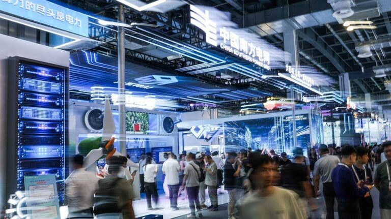Estados Unidos y China compiten por controlar la influencia de la inteligencia artificial en la información global