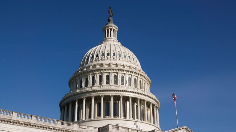 Senado aprueba legislación federal para regular el deporte universitario en EE.UU.
