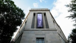 Jueza mantiene activa demanda contra fondo anticorrupción del gobierno de Trump pese a intento de cierre