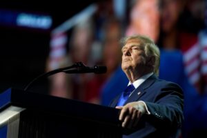 Trump impulsa a su base republicana en convención clave antes de elecciones intermedias