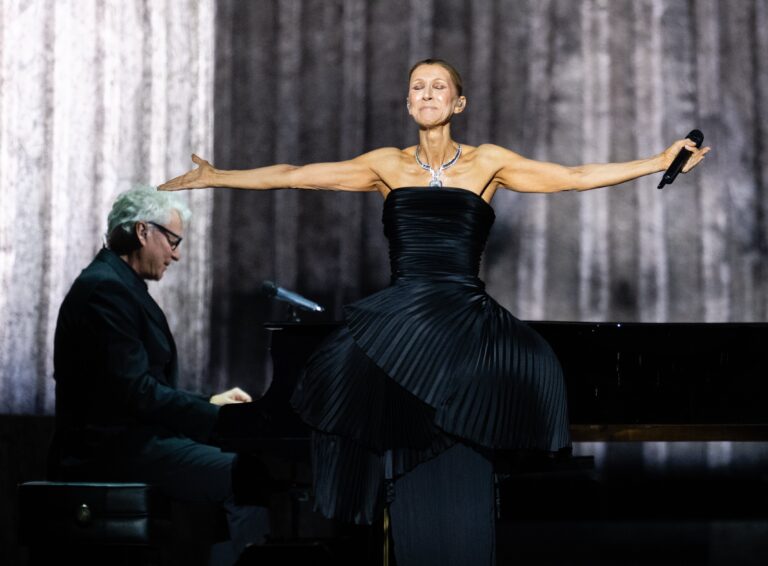 Céline Dion emociona en su regreso a los escenarios después de seis años