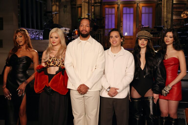 Jalen Brunson abre la temporada 52 de Saturday Night Live tras ganar el título de la NBA