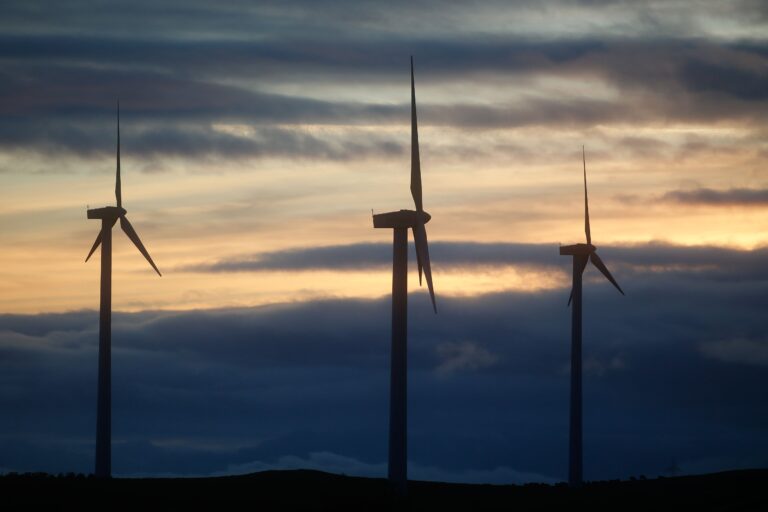 China impulsa un megacentro de inteligencia artificial en su zona rural con energía eólica