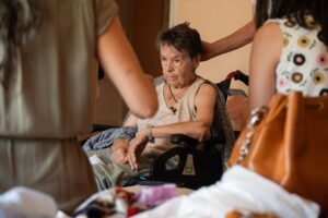 Maricarmen, de 87 años, acusa al gobierno y al Ayuntamiento de Madrid tras su desahucio