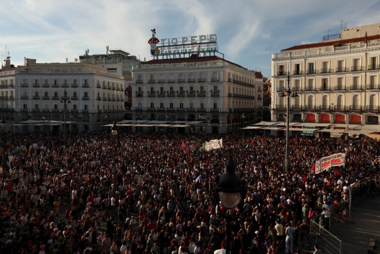 Miles acampan en Puerta del Sol para exigir soluciones a crisis de vivienda en Madrid