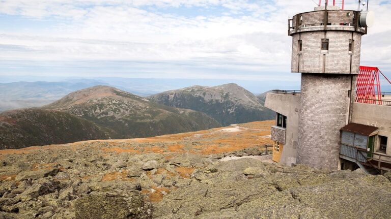 Excursionista de 61 años se reubica el hombro dislocado y sigue ascendiendo el monte Washington