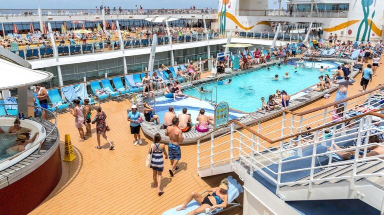 Línea de cruceros cierra jacuzzis tras casos de la enfermedad del legionario a bordo