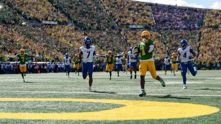 Oregon vence a Boise State tras un empate en el último cuarto en el inicio de la temporada 2026 de fútbol americano universitario