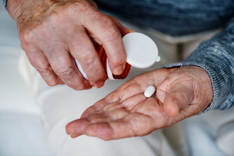 Combinar anticoagulantes con AINEs eleva significativamente el riesgo de hemorragia grave