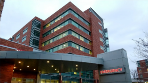 Pareja demanda hospital de Oregon por exigir trasladar en auto el cuerpo de su bebé fallecido