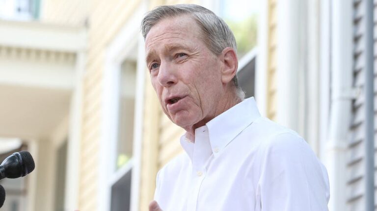 Stephen Lynch vence a candidato progresista en distrito demócrata de Massachusetts
