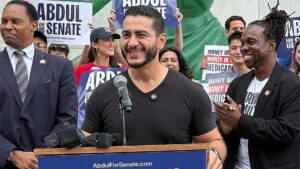 Lazos polémicos complican imagen moderada de Abdul El-Sayed en campaña al Senado por Michigan