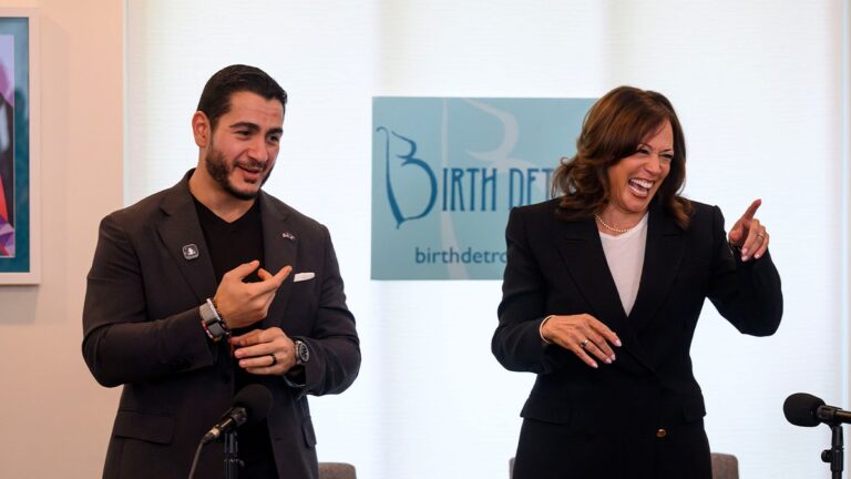 Kamala Harris vincula el ataque a DEI con la crisis en la atención materna en EE. UU.