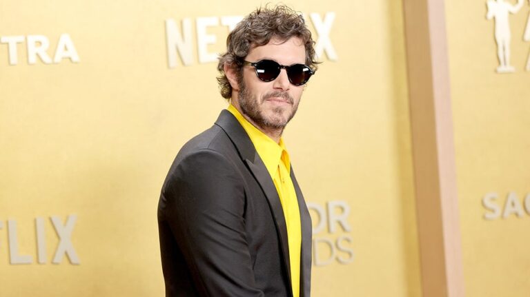 Rabí técnico de Netflix critica a Adam Brody por calificar como «genocidio» la situación en Gaza