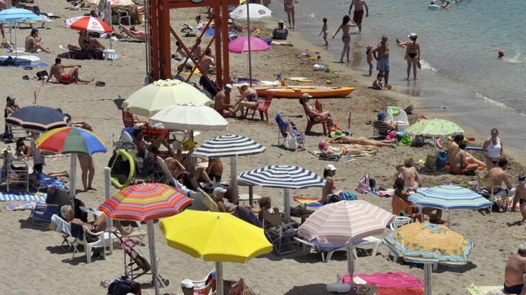 Pelea por una silla en playa griega termina con un hombre muerto y cargos penales