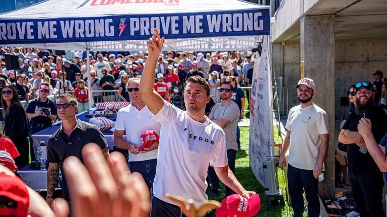 Controversia entre comediantes por bromas tras el asesinato de Charlie Kirk