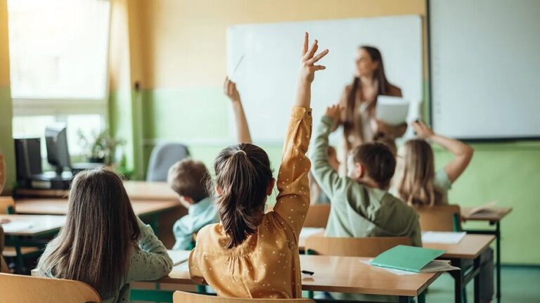 Éxito Academy demanda a Nueva York por bloqueo de resultados AP en ranking escolar