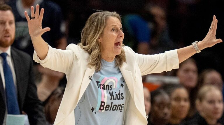 Cheryl Reeve gana por quinta vez el premio a Entrenadora del Año en la WNBA y genera debate por sus declaraciones sobre política y deporte