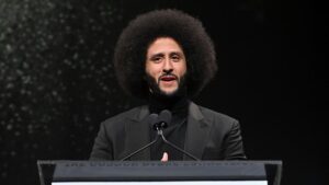 Colin Kaepernick acusa a dueños de la NFL de conspirar contra Macklemore por polémica pro-Palestina