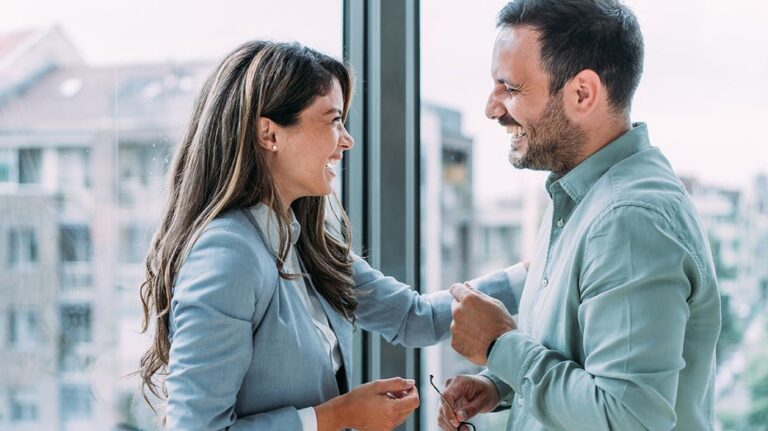Flirtear diariamente puede fortalecer la relación y mejorar el bienestar emocional