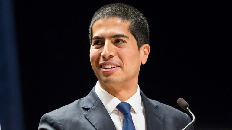 Dan Koh gana la primaria demócrata en Massachusetts y se acerca al Congreso