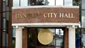 Danbury permite que residentes legales y beneficiarios de DACA ingresen a la policía local