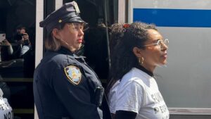 Detienen a Darializa Avila Chevalier durante protesta contra Netanyahu en Nueva York