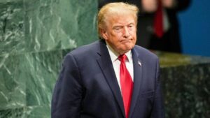 Juez federal ordena restaurar acceso a la Casa Blanca para CNN, MS NOW y Politico tras veto de Trump