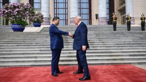 Encuentro Trump-Xi podría reducir precios de la gasolina, dice líder republicano