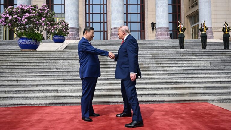 Encuentro Trump-Xi podría reducir precios de la gasolina, dice líder republicano