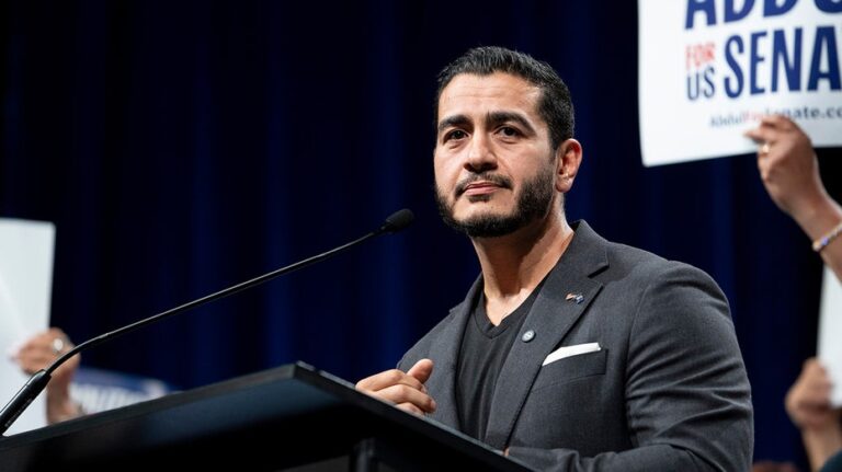 Candidato demócrata en Michigan defiende movimientos democráticos en Irán tras confrontación en universidad
