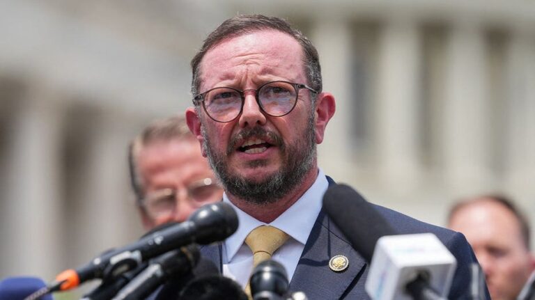 Rep. Eric Burlison critica el gasto excesivo en Washington y urge reformas en salud